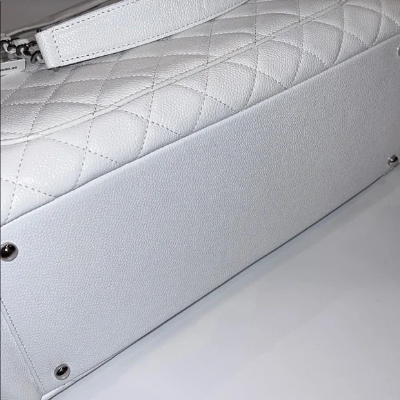 ❤️NWT CHANEL GRAND SHOPPING BAG IN CAVIAR WHITE LEATHER WITH SILVER HARDWARE - Picture 7 of 17
